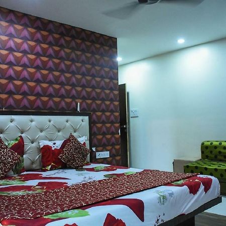 Hotel Dilip Индаур Экстерьер фото