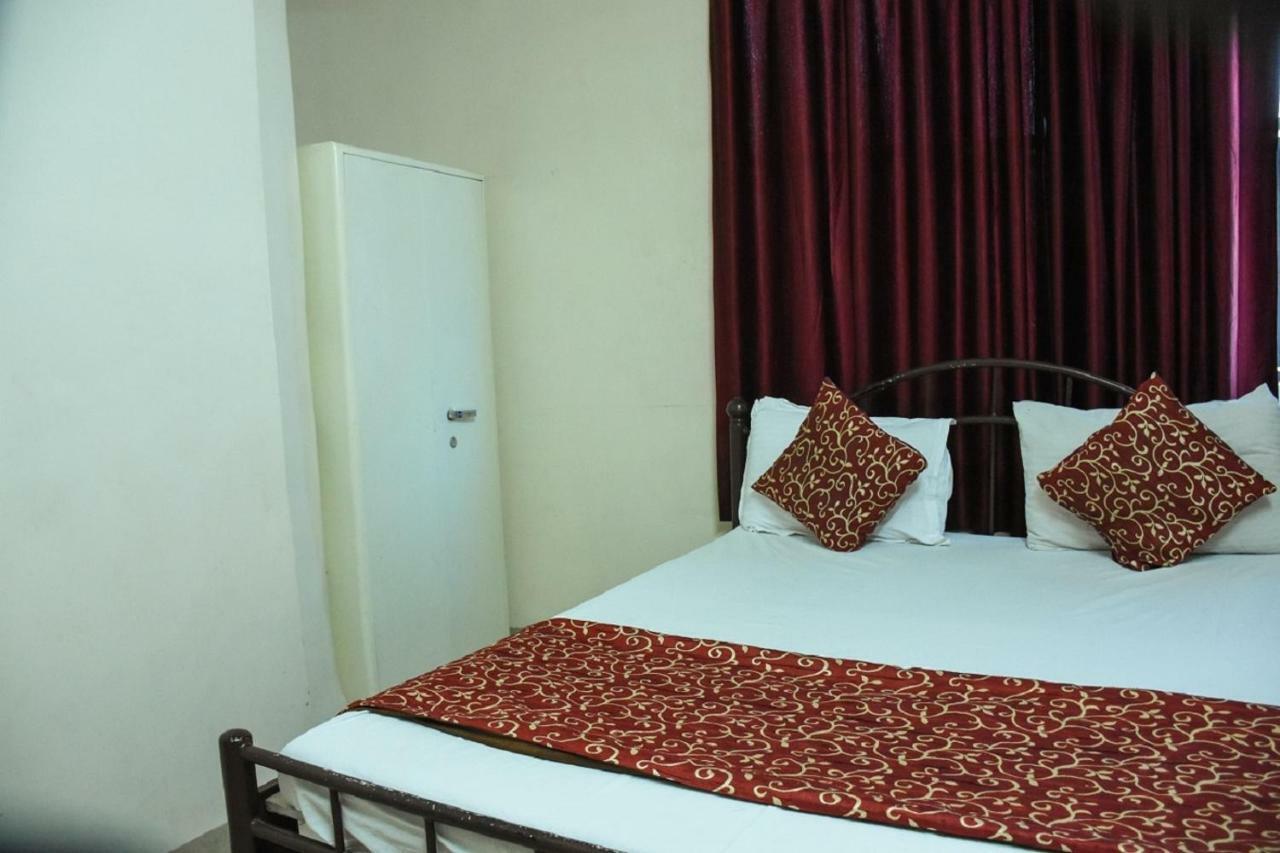 Hotel Dilip Индаур Экстерьер фото