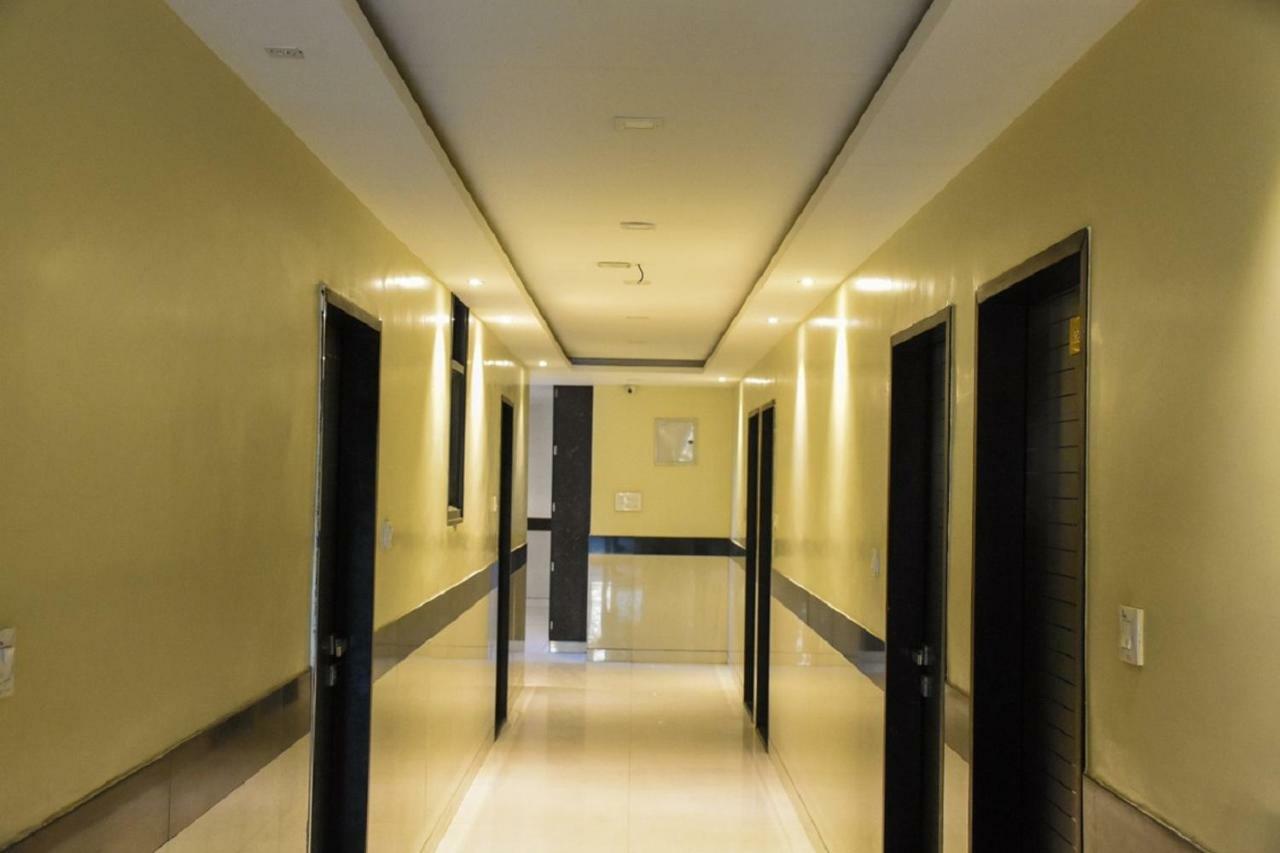 Hotel Dilip Индаур Экстерьер фото