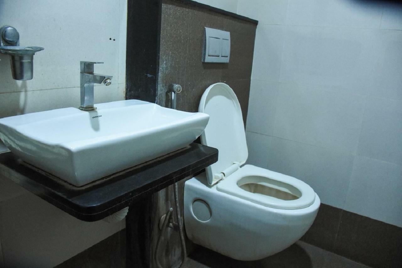 Hotel Dilip Индаур Экстерьер фото