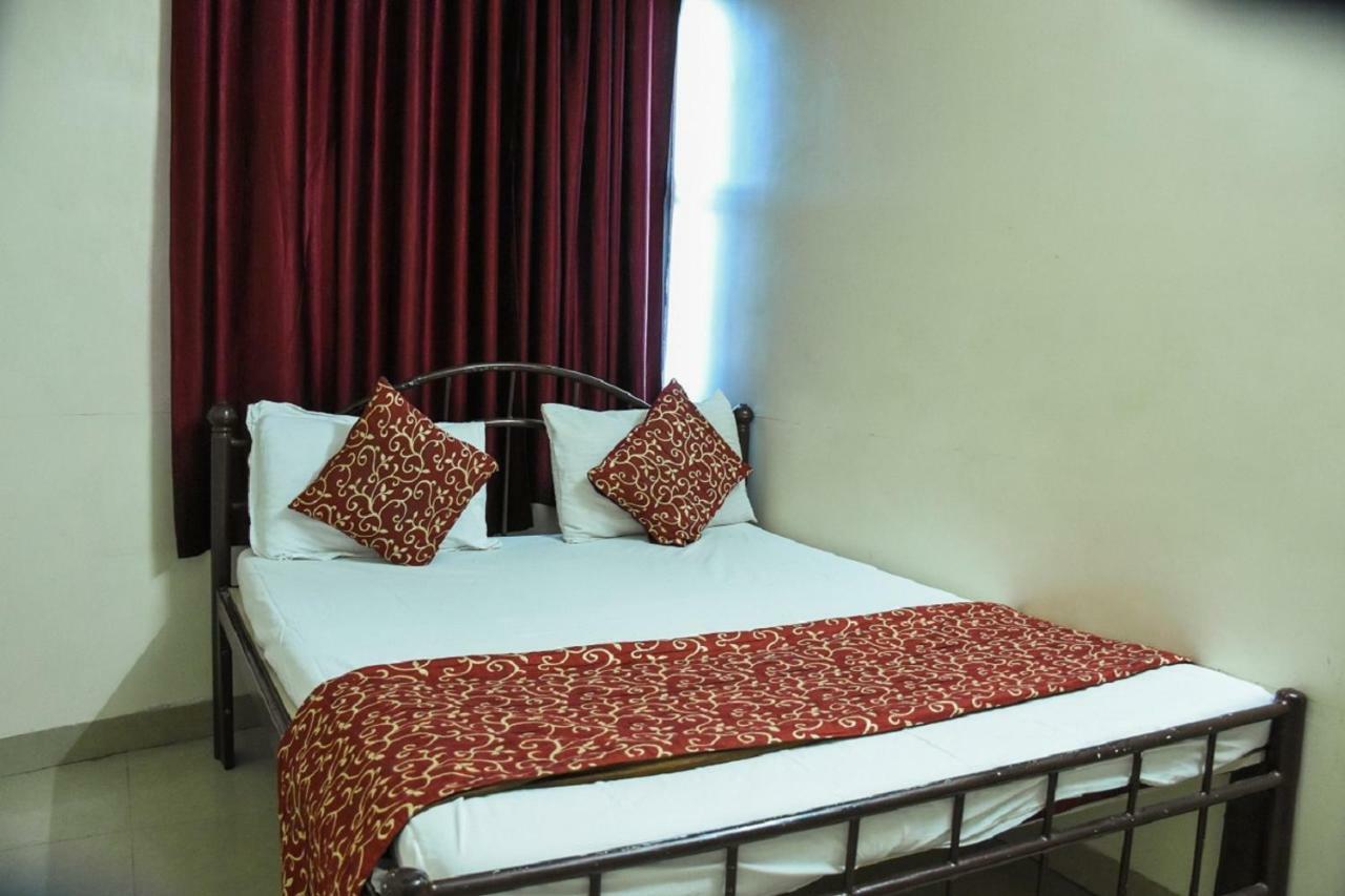 Hotel Dilip Индаур Экстерьер фото