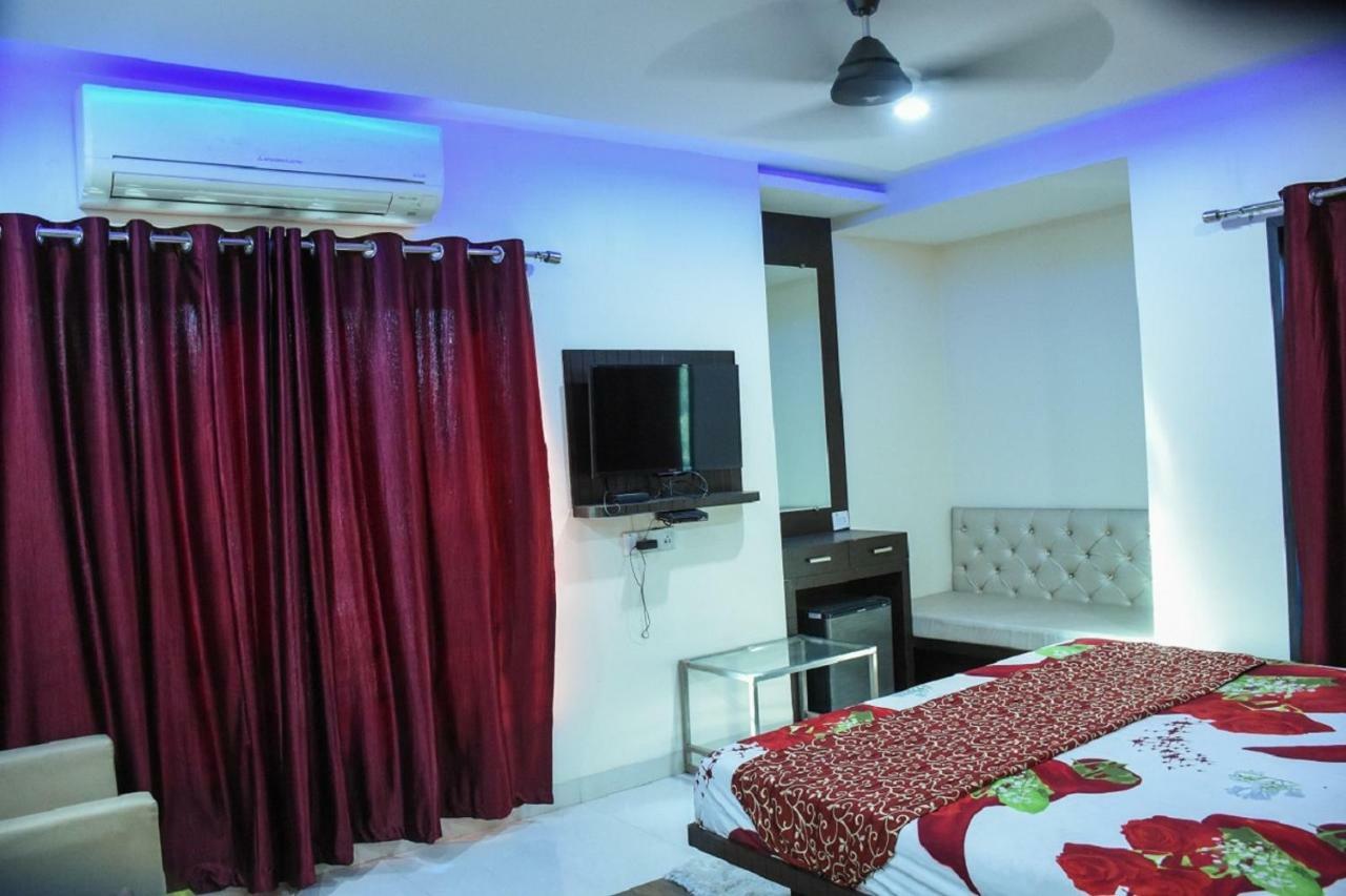 Hotel Dilip Индаур Экстерьер фото